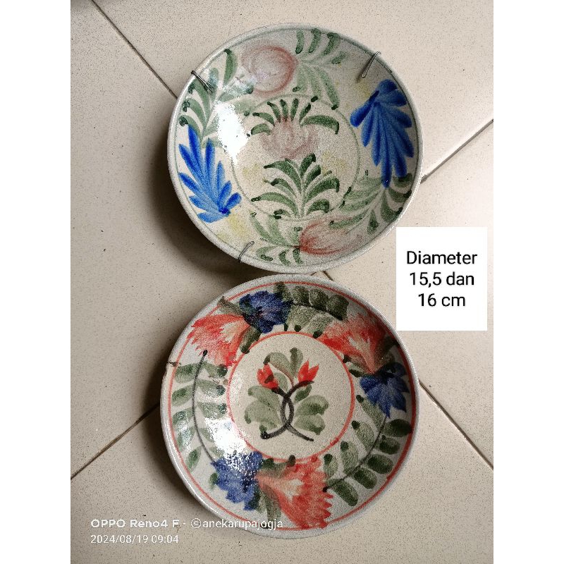 2 piring keramik lukis motif bunga untuk dekorasi hiasan dinding