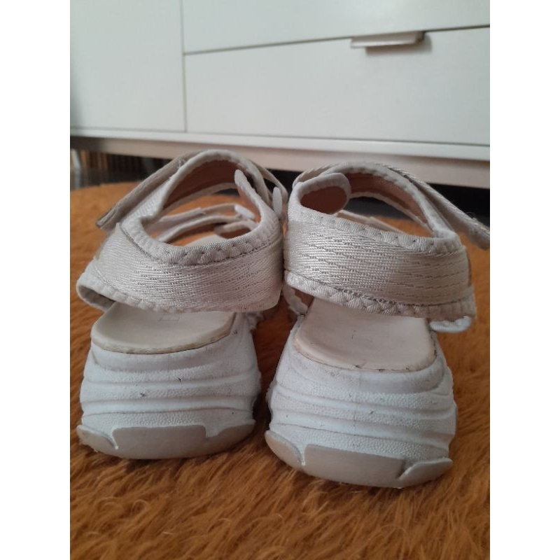 PL Emory sepatu sendal