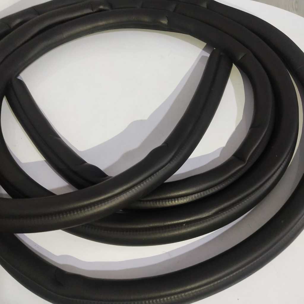 Karet Peredam Pintu Belakang Mobil Ford Ranger 2002-2006