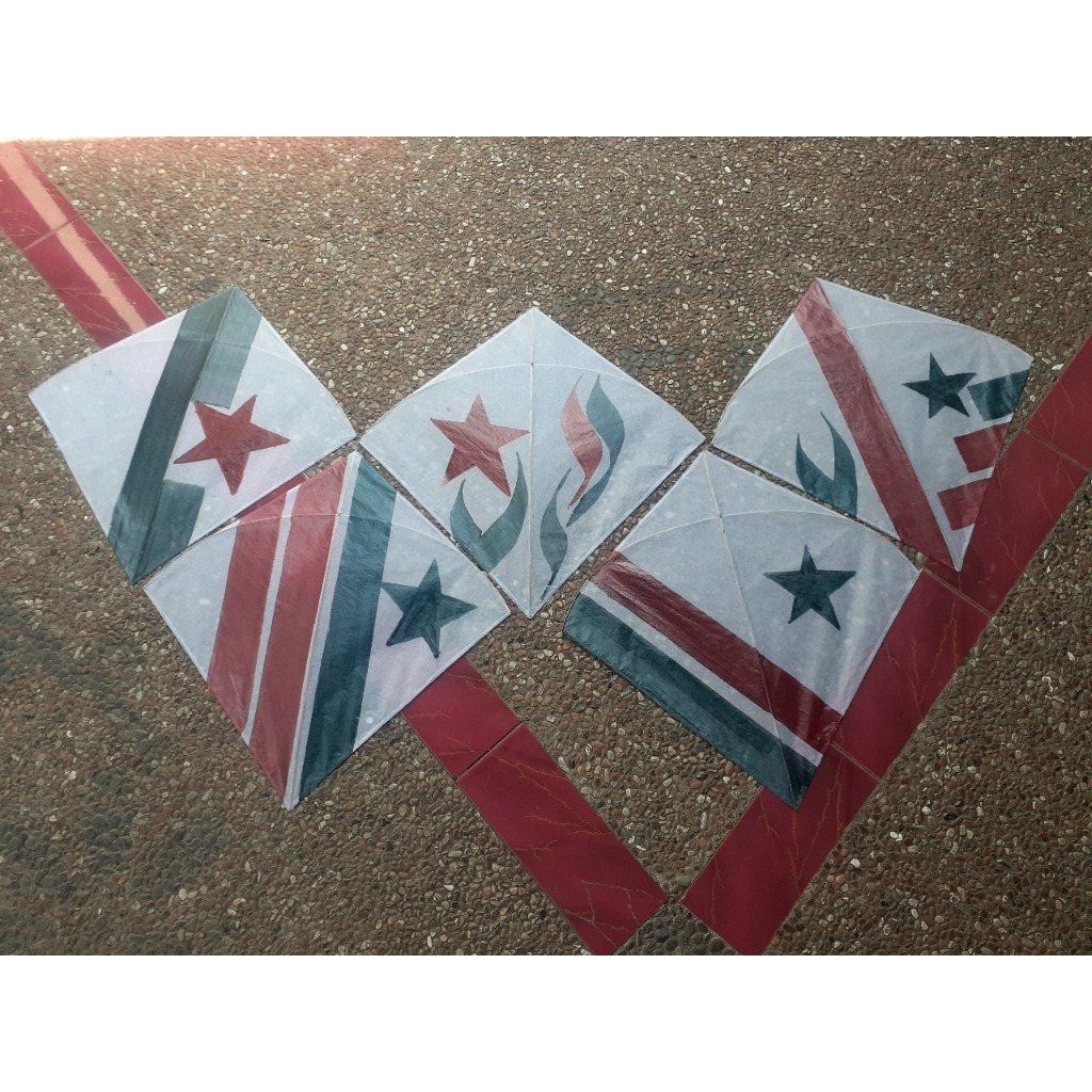 Layangan Seot Super Pulas Motif Bintang Bergaris Ukuran 54