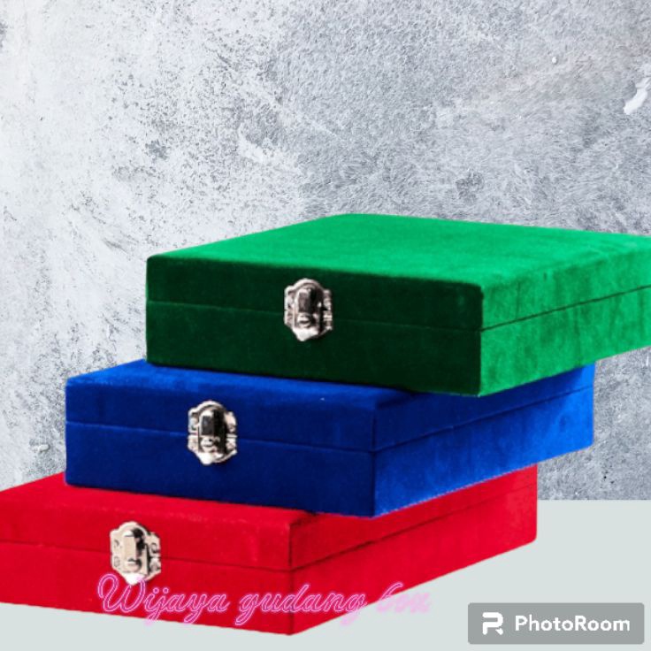 

UNIK Box plakatKotak plakatkotak bludrubox bludru