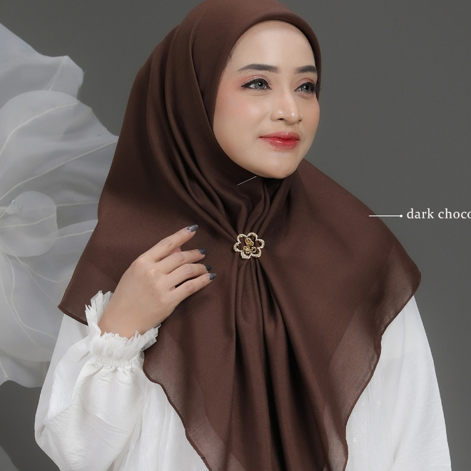 Hijab Segi Empat Polos Vanda Linalivia