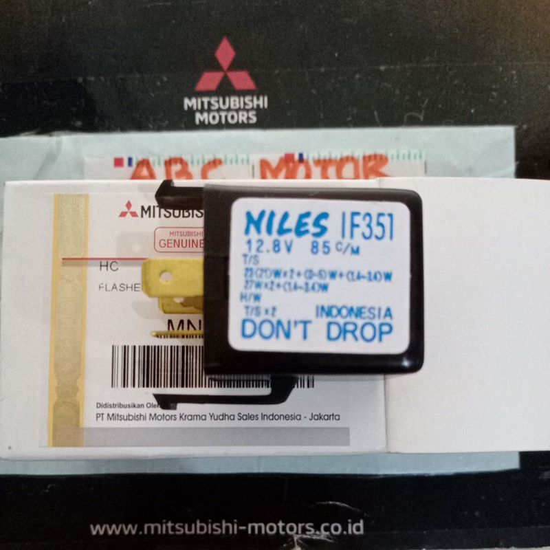 FLASHER ORIGINAL UNIVERSAL ORSINIL MITSUBISHI SUZUKI MOTOR SOCKET 3