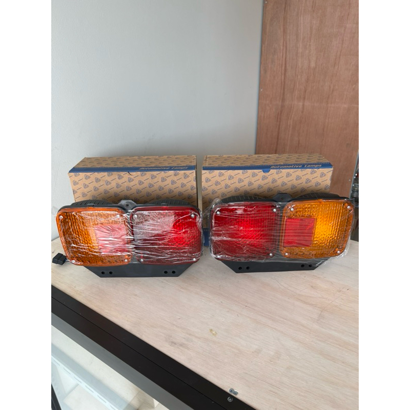 Lampu Stop LH RH Hino Lohan CPU 2501 L / 2501 R