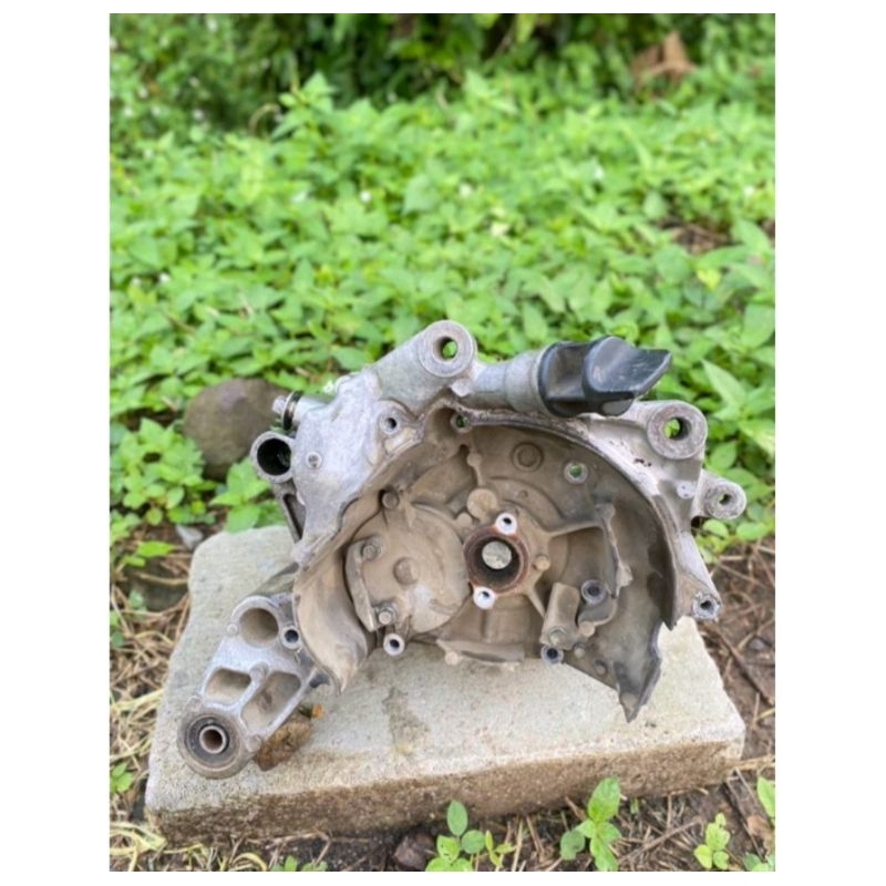 kalter crangkase kanan blok oli Beat karbu Scoopy karbu spacy karbu kode kvy original copotan motor