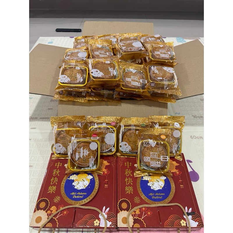 

(HALAL)Mooncake Vegetarian/ Kue bulan 1 Box isi 4 Pcs ukuran 100gram sudah dapat box premium dan kartu Mooncake Termurah