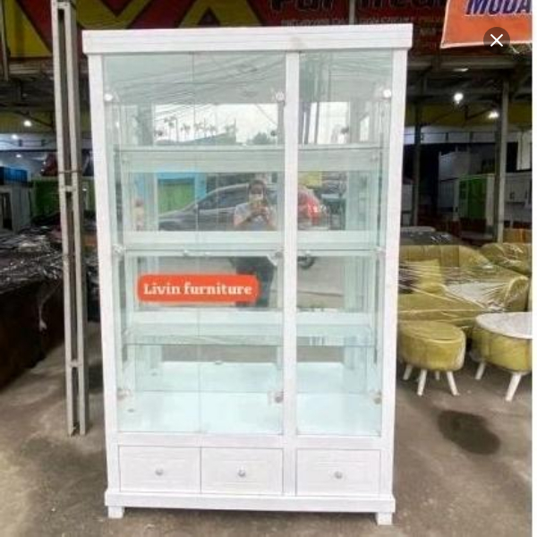 lemari pajangan 3 pintu kaca