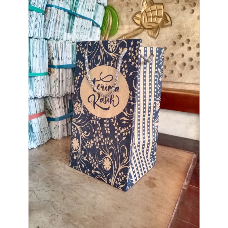 

PAPER BAG UKURAN GELAS/MUG 10X10X20