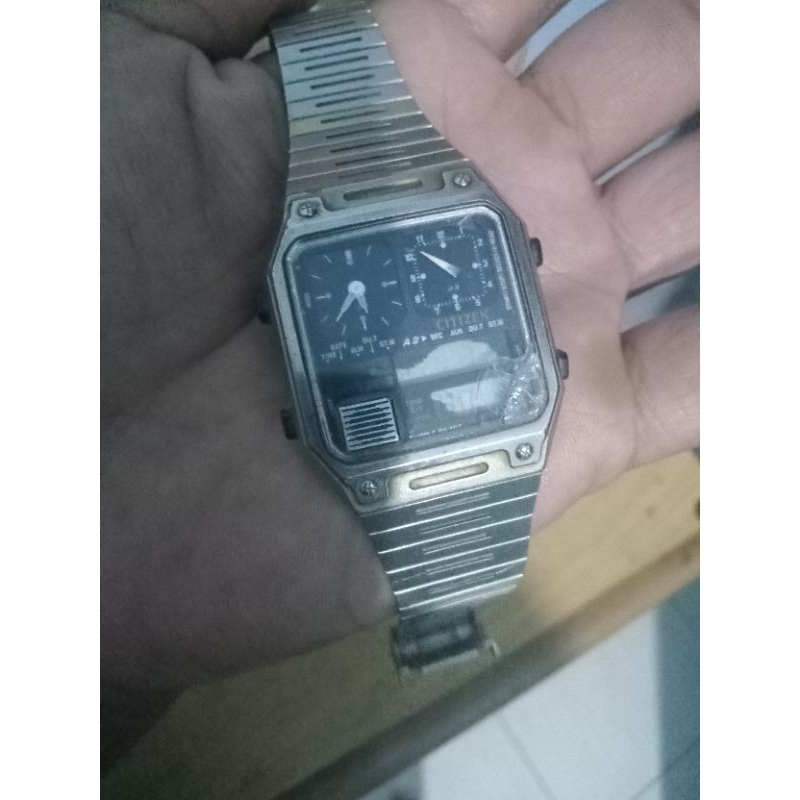 citizen anadigi kondisi bahan /rusak