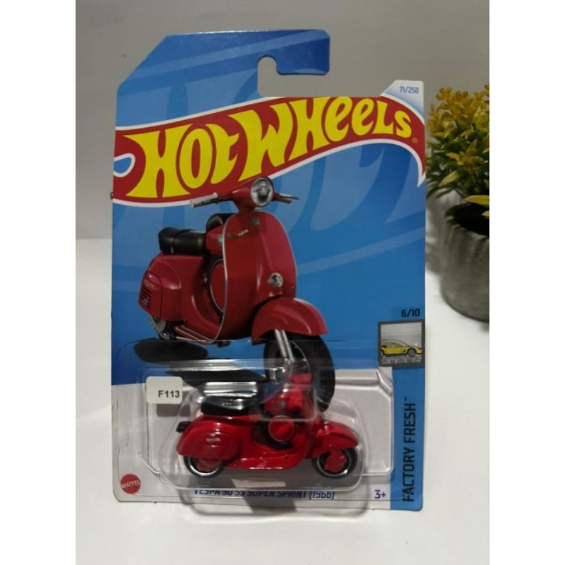 Diecast Hotwheels Vespa 90 ss