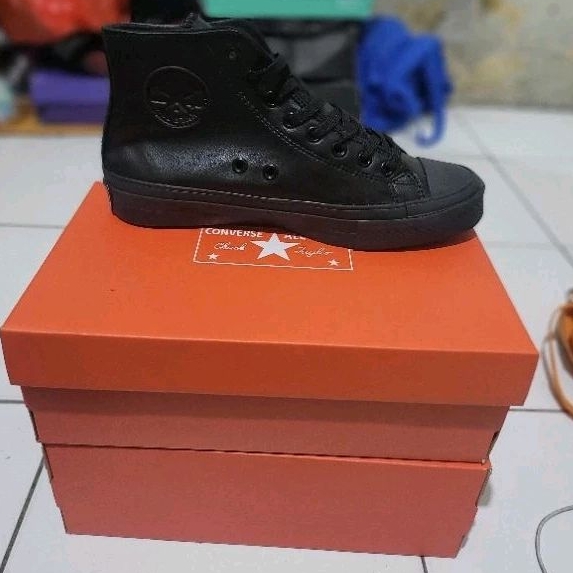 sepatu boots kulit hitam