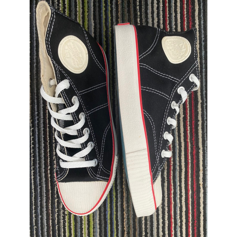 warior clasic hc/sepatu convers/sepatu convers tinggi/sepatu warior/sepatu sekolah tinggi/sepatu hit