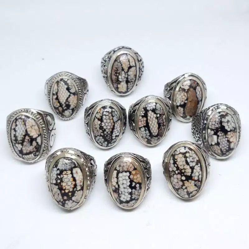 Cincin batu jhipen motif sisim ular natural