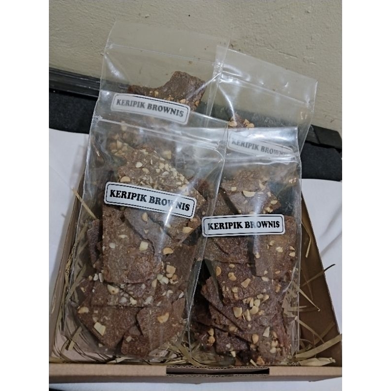 

KERIPIK BROWNIES COKLAT KACANG KEJU CRISPY KEMASAN 50 GRAM