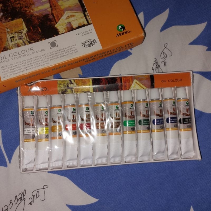 

Maries Oil Color Maries Cat Minyak