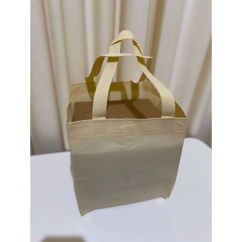 

(1 PACK = 60 PCS) TAS HAJATAN 20x20 TINGGI 25 CM / TAS SPUNBOND / TAS NASI BOX / TAS NASI KOTAK / TAS WALIMAH / TAS SOUVENIR / GOODIE BAG/ TAS BELANJA