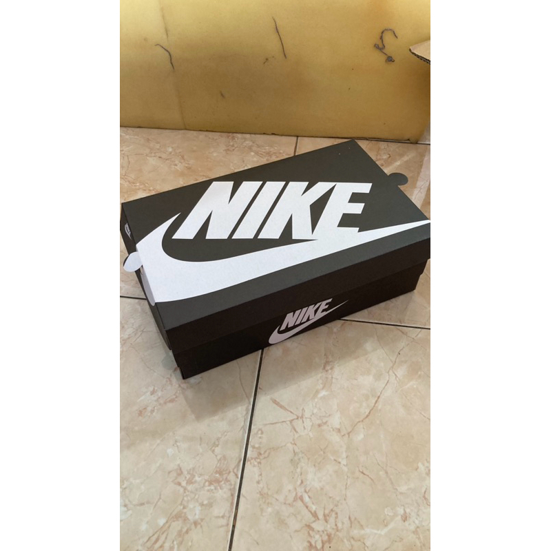 

JUAL DUS INNER BOX NIKE DEWASA