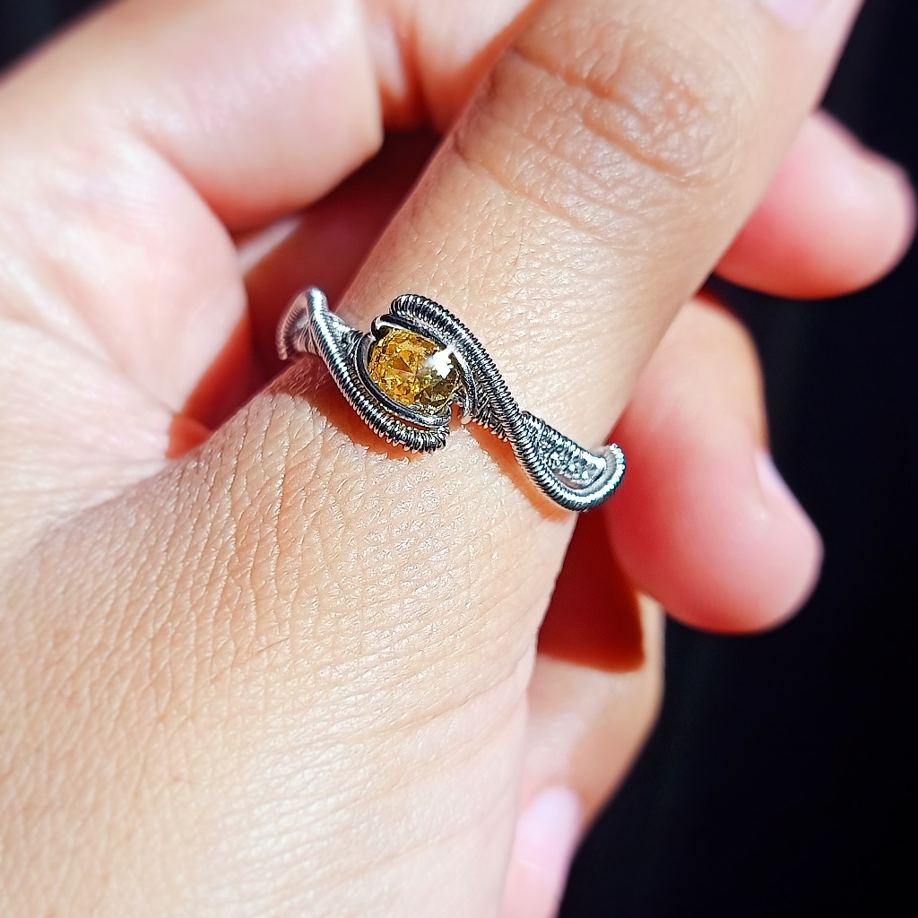 Cincin Kawat Stainless Cubic Zirconia Kuning