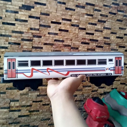 Gerbong Ekonomi Selendang Pecut - Miniatur Kereta Api Kayu Indonesia
