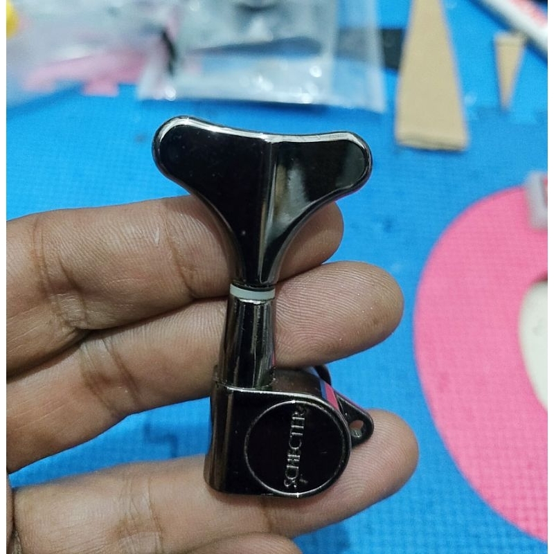 Dryer bass Schecter logo Original