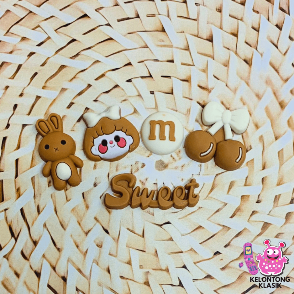 

(1PCS) MANIK CLAY STICKER DOFF 3D BULU SWEET BEAR LUCU UNTUK CASING / BOTOL / DIY