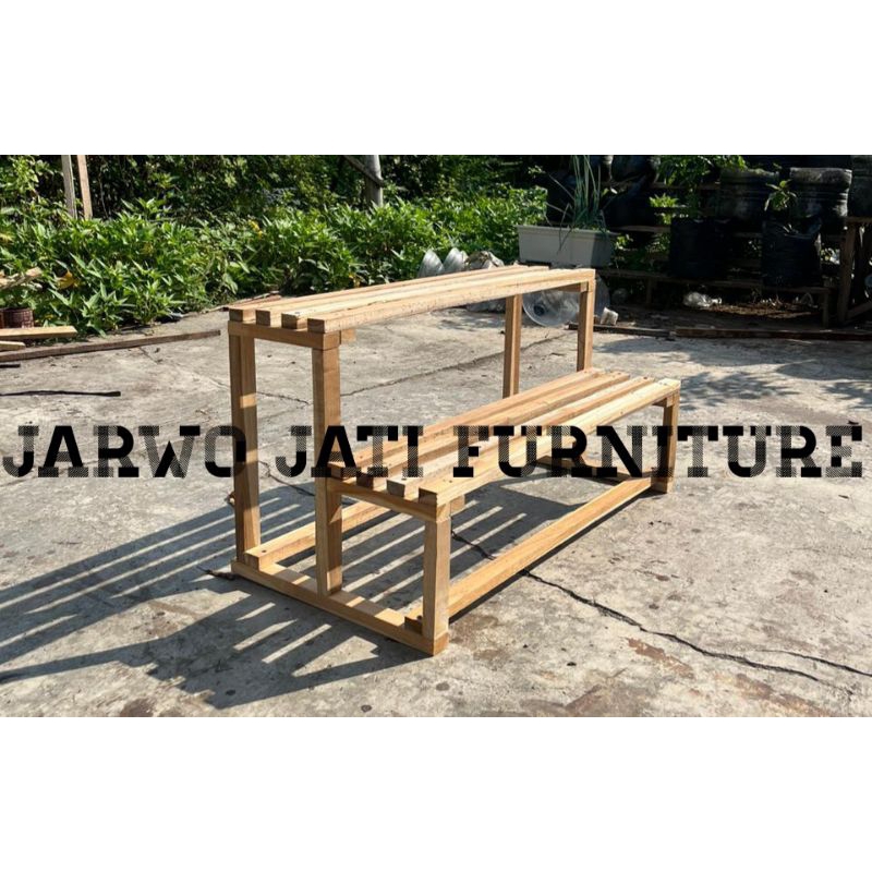 Rak Bunga Susun Model Tangga dari Kayu Jati untuk Teras dan Taman