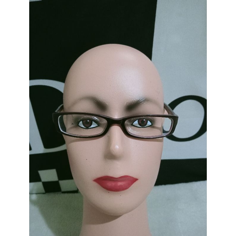 Kacamata Frame Versus Original Second