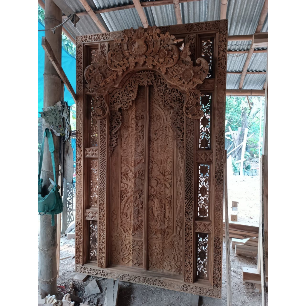 Pintu gapura gebyok bali motif relif kayu jati ukir Jepara