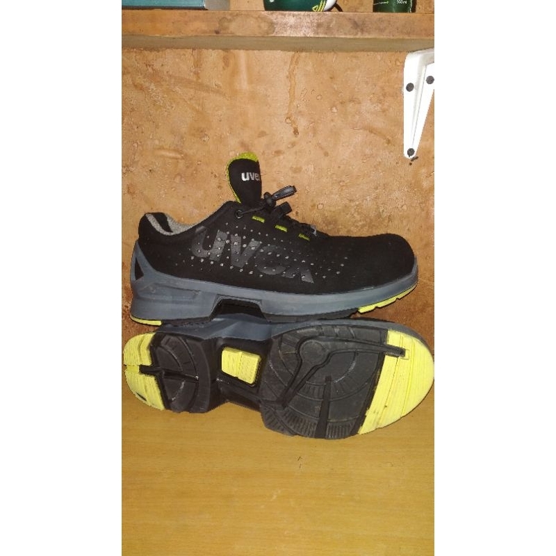 Sepatu Safety Uvex Made in Italy (Second)