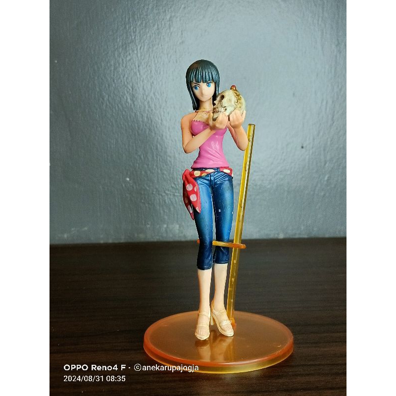 action figure nico robin megang tengkorak one piece
