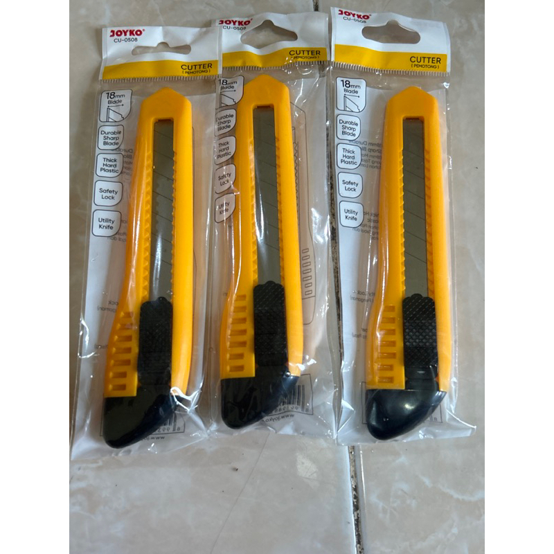 

Cutter Besar JOYKO Kuning CU0508/Pisau Kater Kuning/Pemotong Kertas pemotong kertas harga 1 pcs