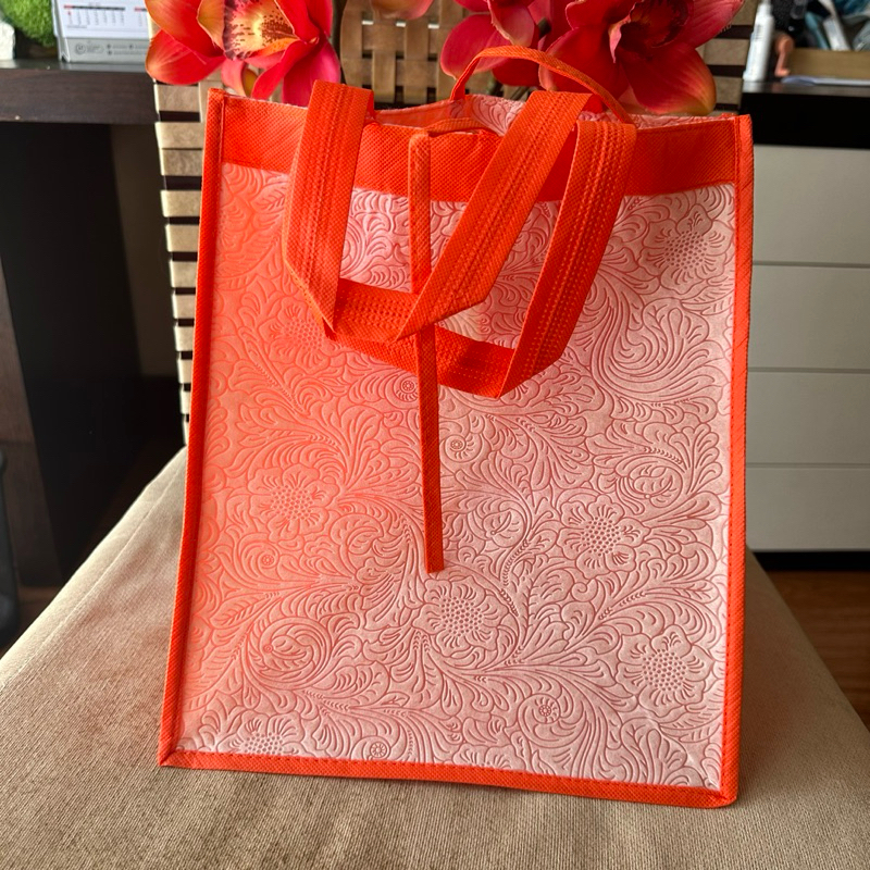 

DAPONG Goodie Bag Tas Spunbond 3D Premium Kotak Nasi 30x24x24 Hajatan Nikahan Souvenir Lebaran Emboss Tas Berkat