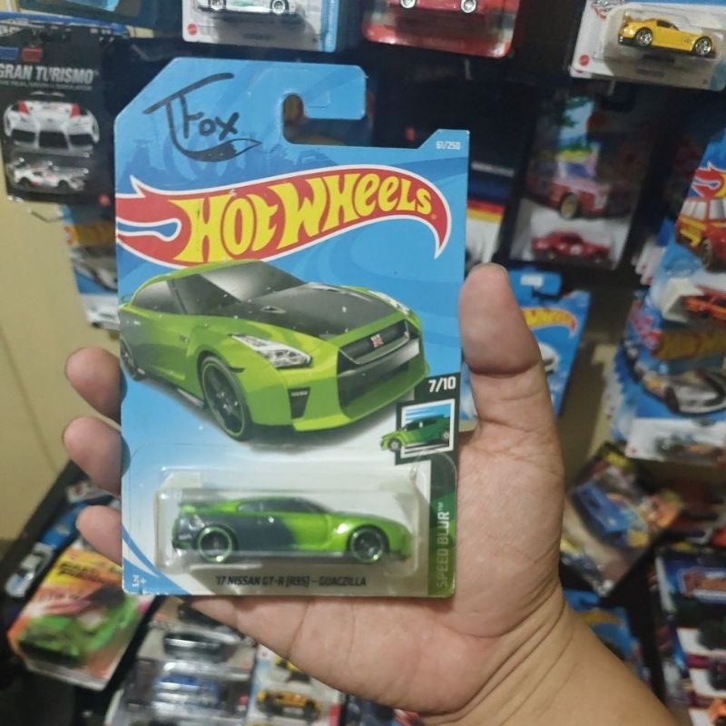 Hot Wheels '17 Nissan GT-R (R35) TFox Hijau