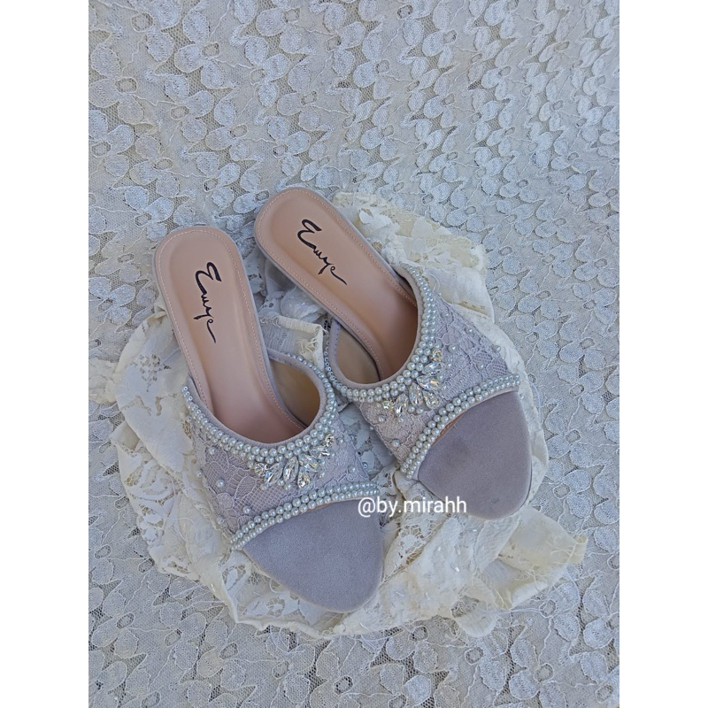 wedding shoes / selop payet / selop brukat