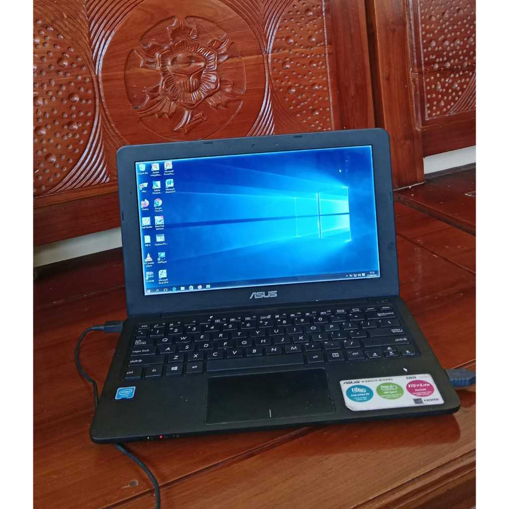 Notebook Asus E202s series LAPTOP SECOND LAPTOP HDD RAM 2 MALANG