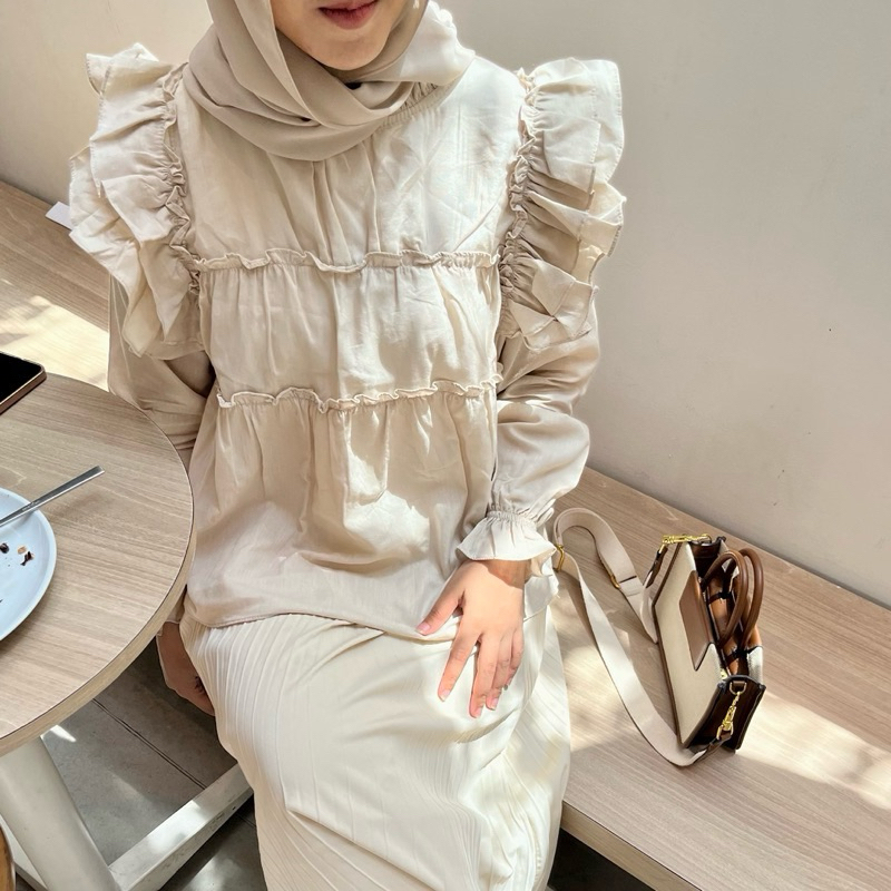blouse atasan rufel cakep cream by boonaa