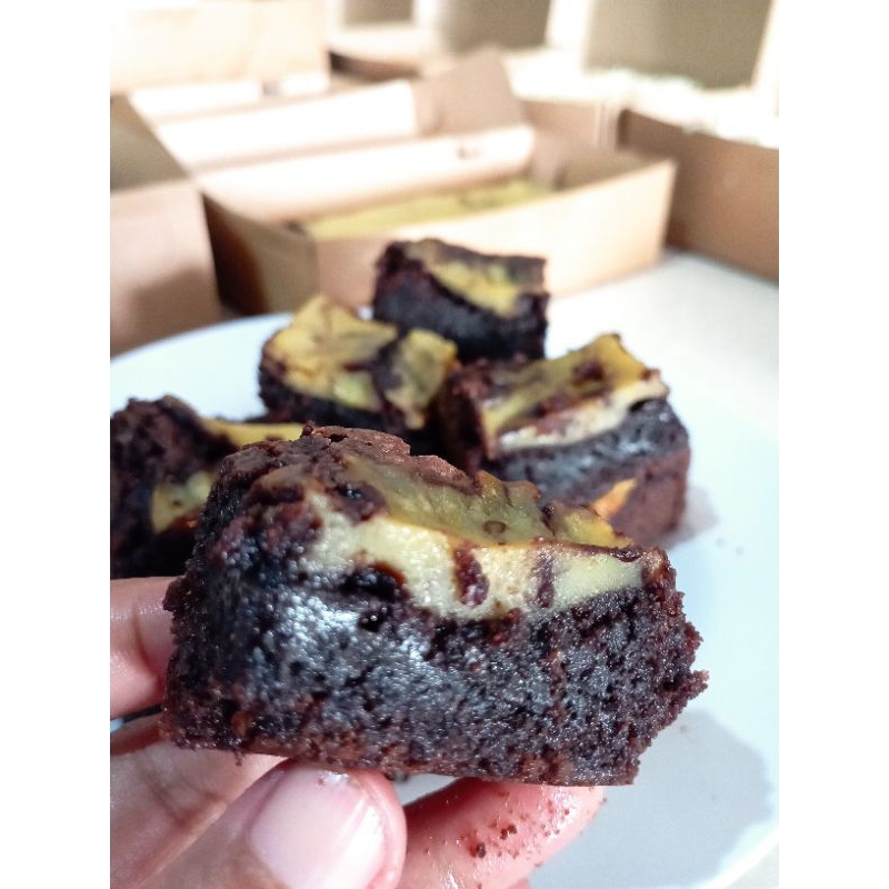 

fudgy brownis cream cheese