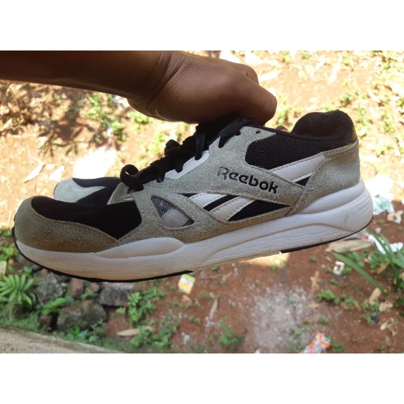 Sepatu Sneaker Reebok