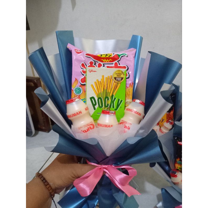 

bucket mini samyang+pocky+yakult hadiah hampers ulang tahun