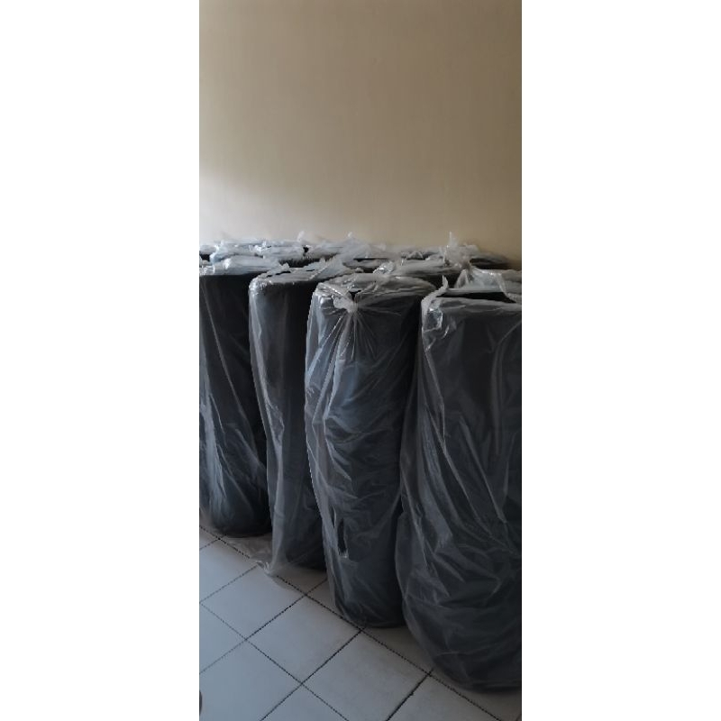 

Distributor Bubble wrap hitam 125cmX50m potong2, potong 3 & potong 4