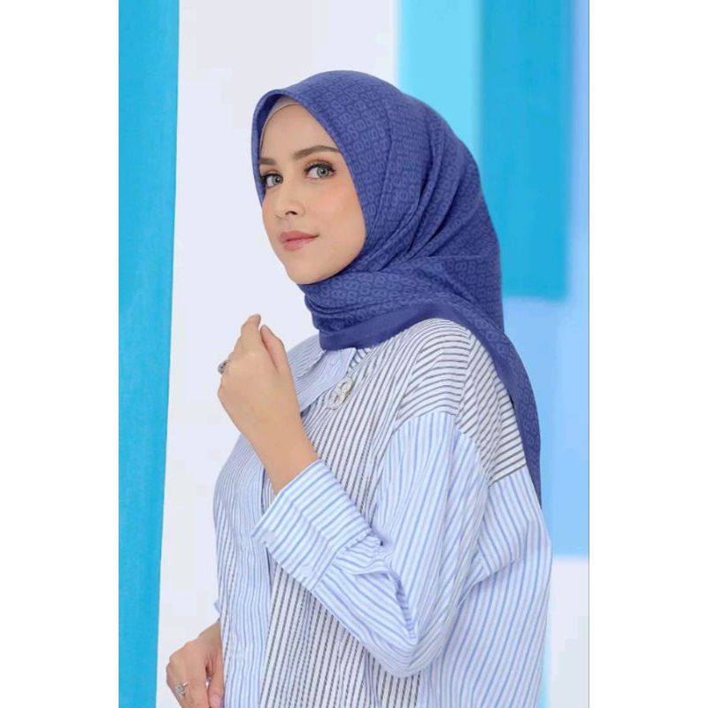 Tapis Buttonscarves surf the web (navy) SALE As Is