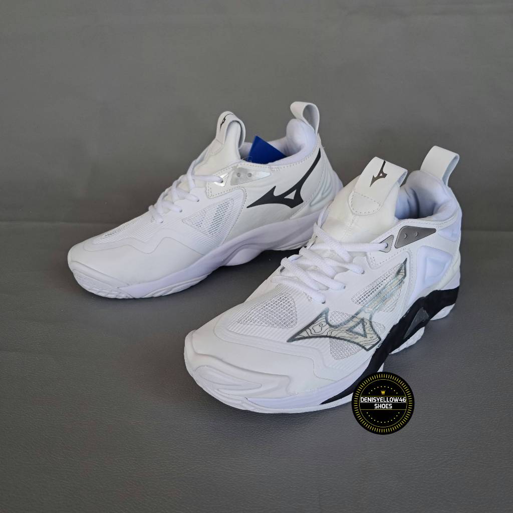 SEPATU VOLI MIZUNO MOMENTUM 3 PENDEK PUTIH HITAM