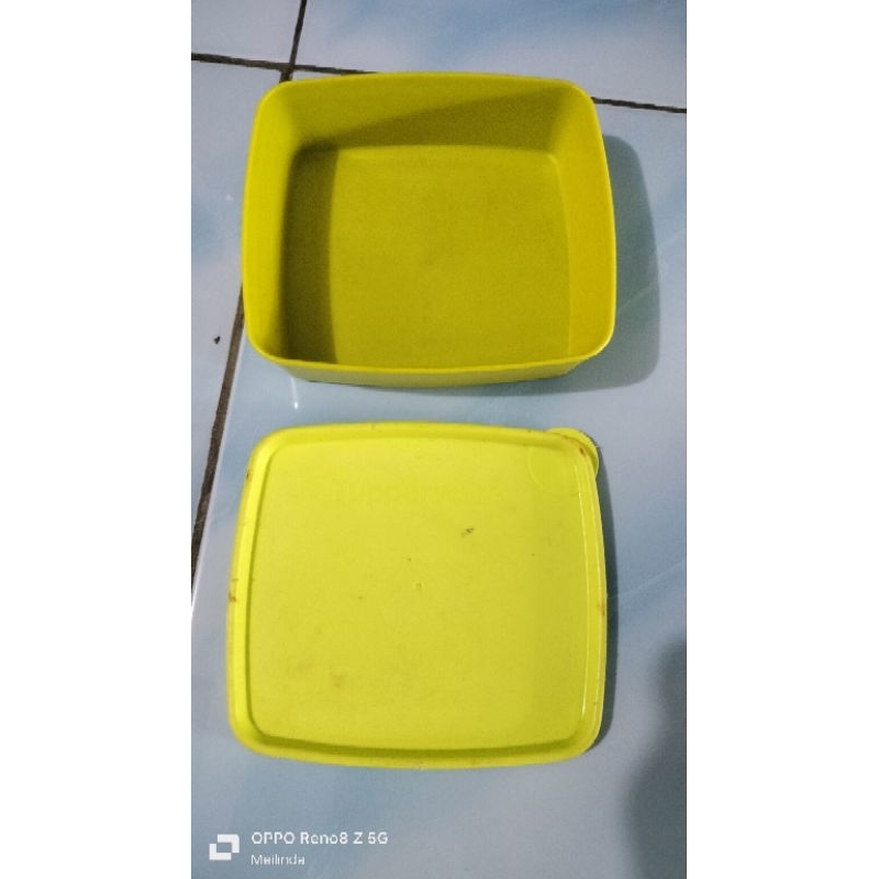 Medium Square Away Tupperware Second 360ml