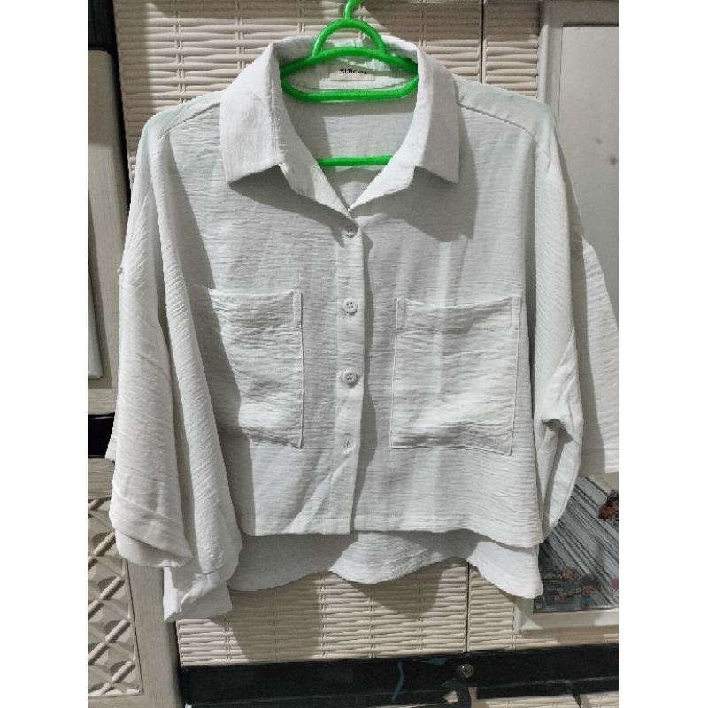 Kemeja putih crop