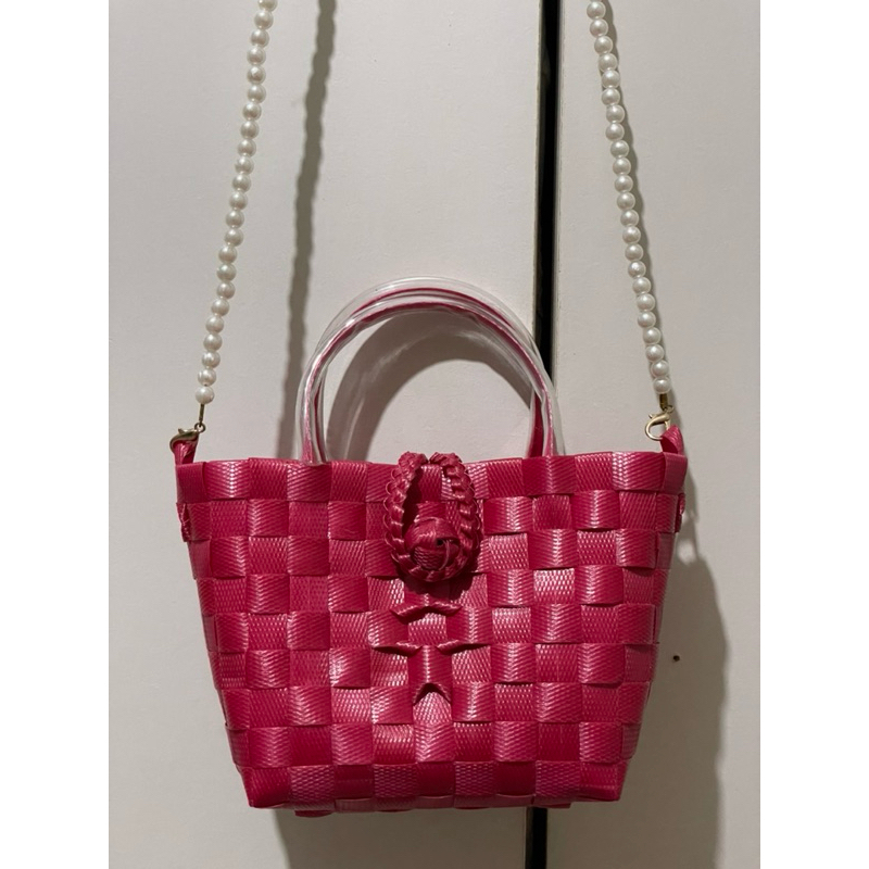 Tas Anyaman Mini Pink Set dengan Tali Mutiara