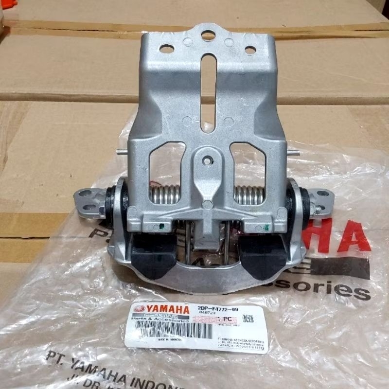 2DP-F4772- ENGSEL SADEL JOK NMAX OLD 2015-2019 ORIGINAL YAMAHA