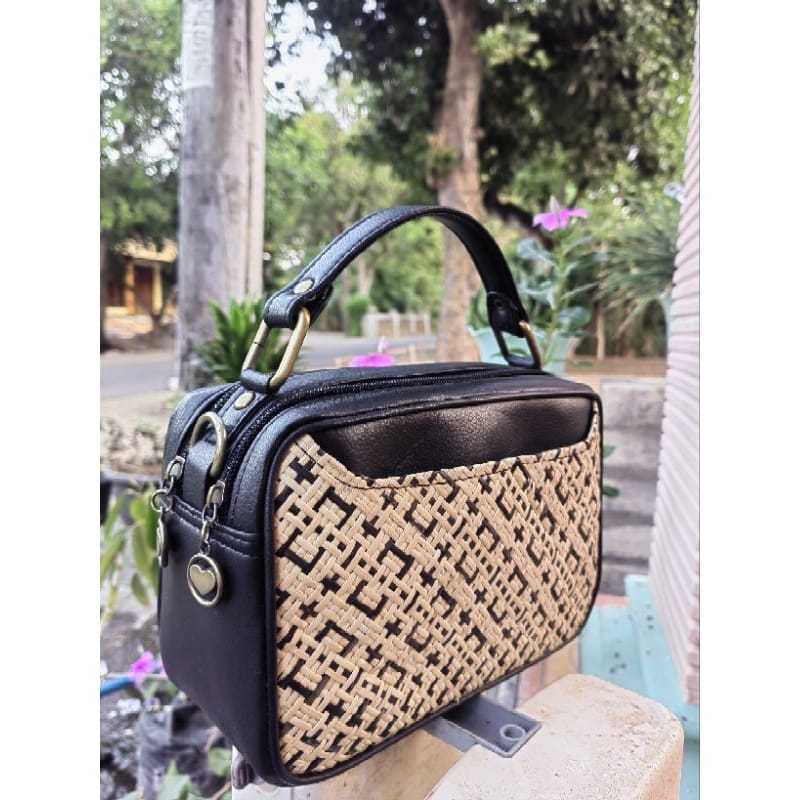 Tas Rotan Kalimantan/Tas anyam rotan Kalimantan