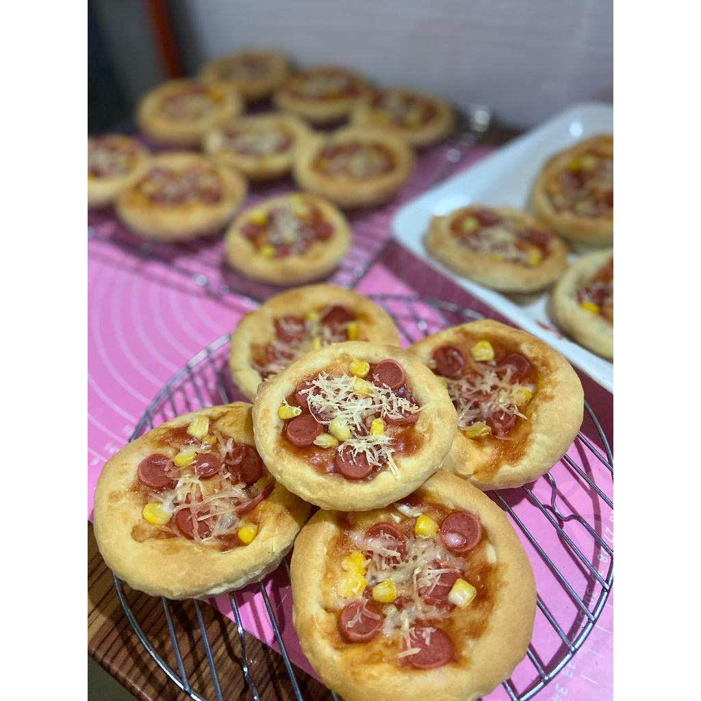 

Pizza mini frozen homemade isi 10pcs enak murah tanpa bahan pengawet