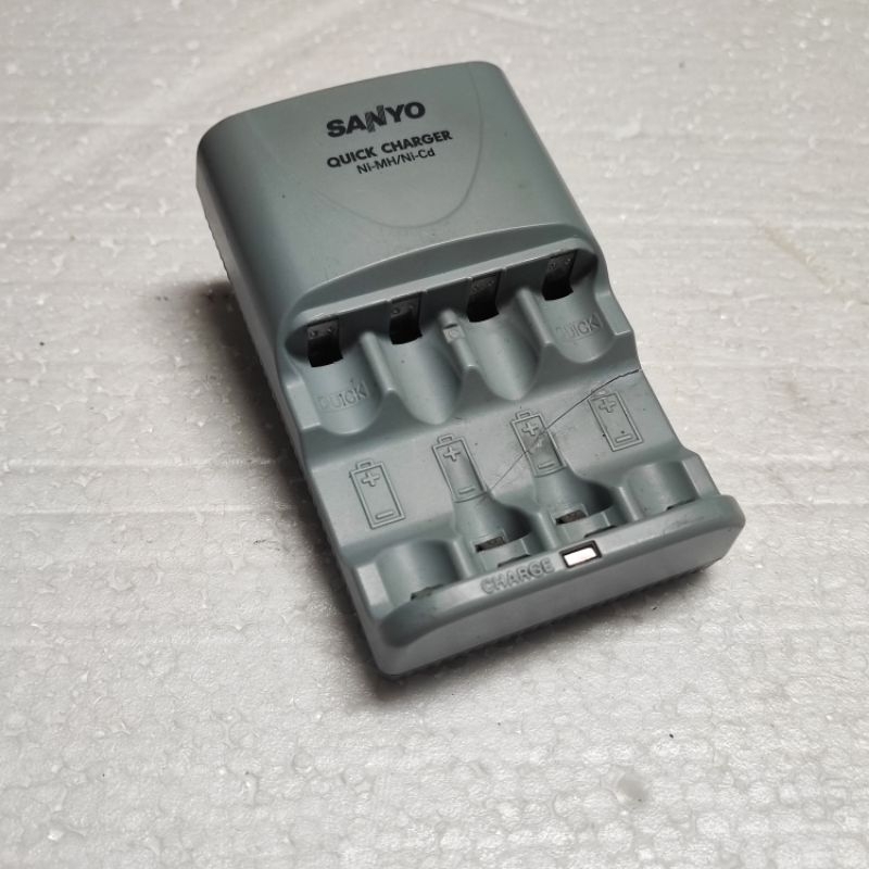 Battery charger SANYO QUICK CHARGER