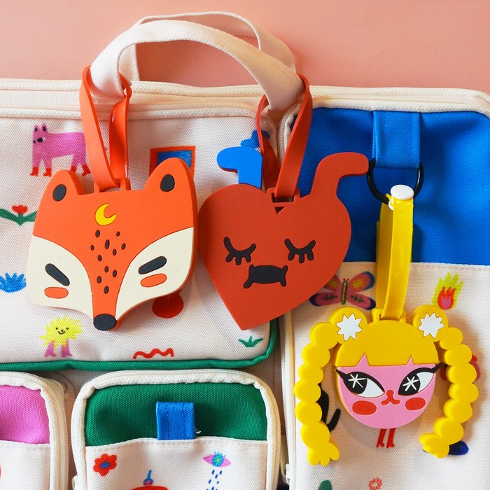 

Liunic On Things Blind Box Bag Charm Desain Unik Karet